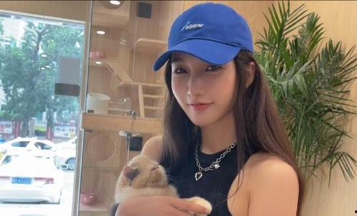 女网红最新爆料图集,一场视觉盛宴与隐私风暴！”